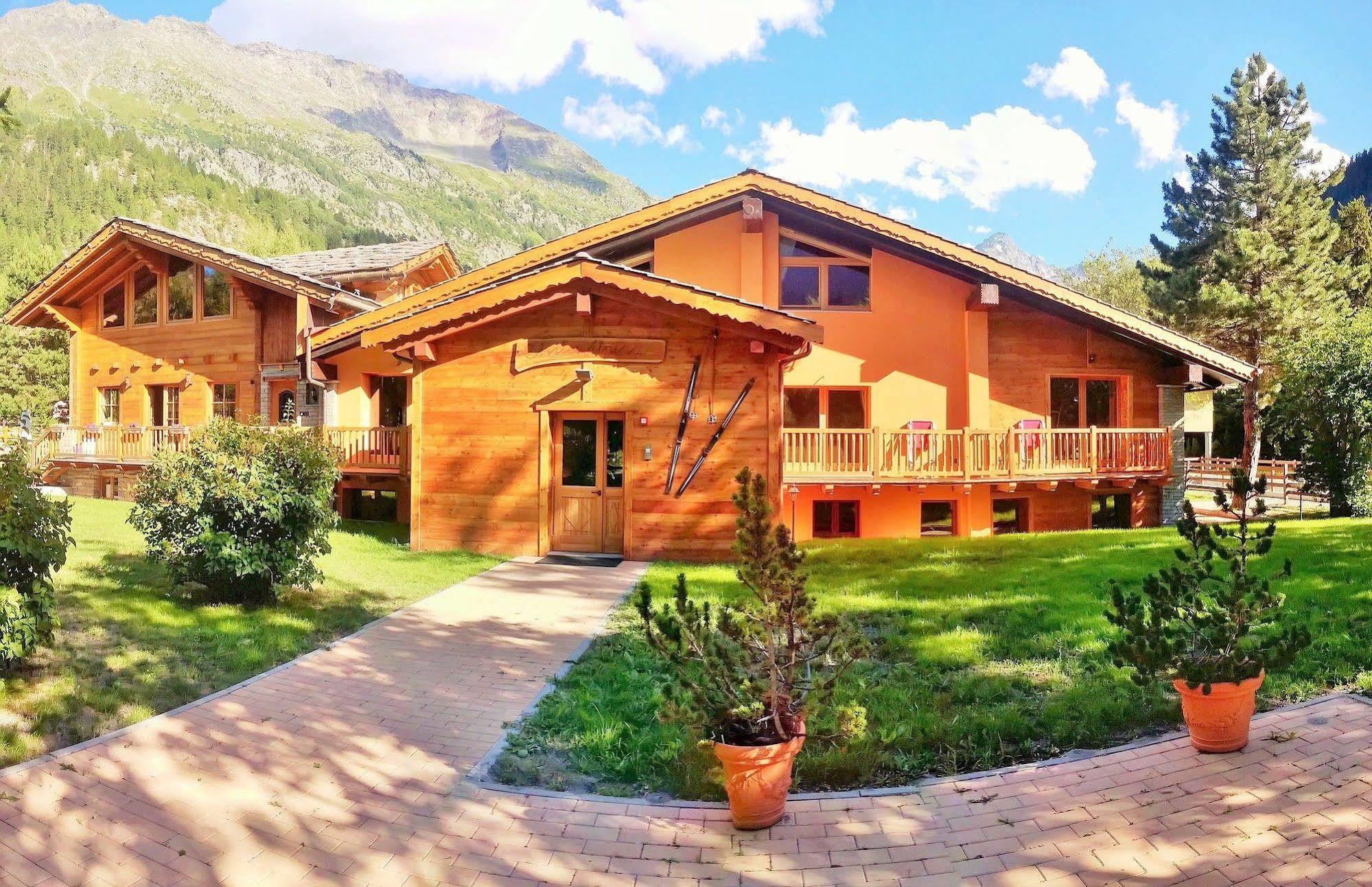 Chalet Alpina Hotel & Apartments 拉蒂勒 外观 照片